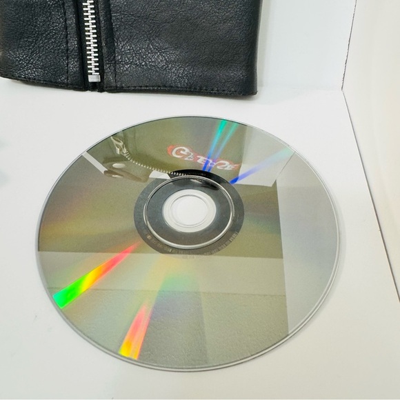 Grease DVD - Rockin’ Rydell Edition with Black Leather Jacket Case - Picture 6 of 7